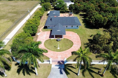 House in Homestead, Florida 3 bedrooms, 207.92 sq.m. № 1999906 - photo 16