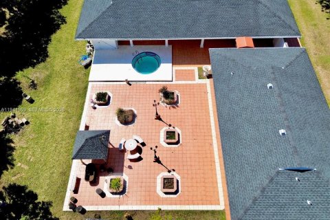 House in Homestead, Florida 3 bedrooms, 207.92 sq.m. № 1999906 - photo 12