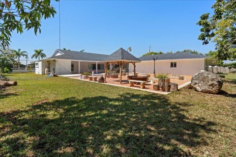 House in Homestead, Florida 3 bedrooms, 207.92 sq.m. № 1999906 - photo 13