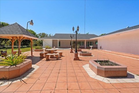 House in Homestead, Florida 3 bedrooms, 207.92 sq.m. № 1999906 - photo 11