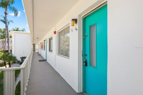 Condominio en venta en Seminole, Florida, 1 dormitorio, 59.27 m2 № 2205750 - foto 3