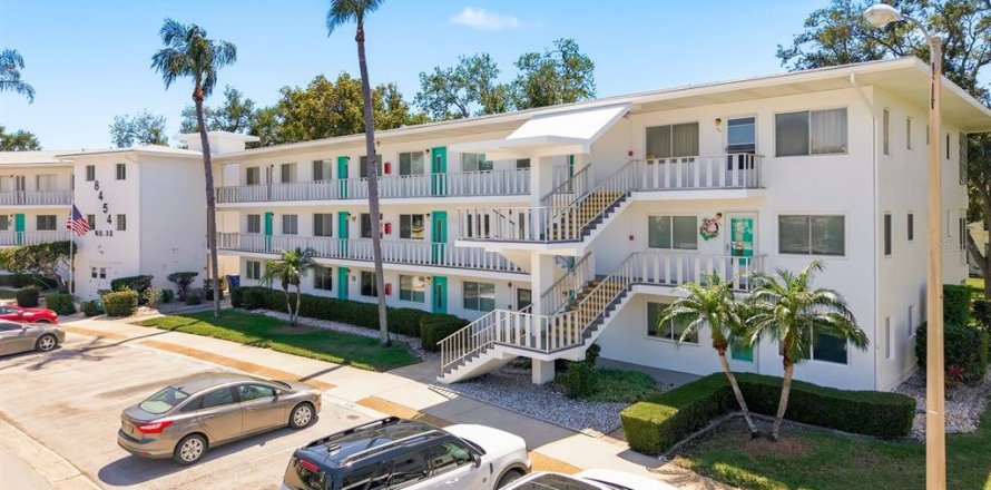 Condominio en Seminole, Florida, 1 dormitorio № 2205750