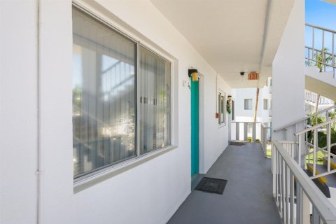 Condominio en venta en Seminole, Florida, 1 dormitorio, 59.27 m2 № 2205750 - foto 4