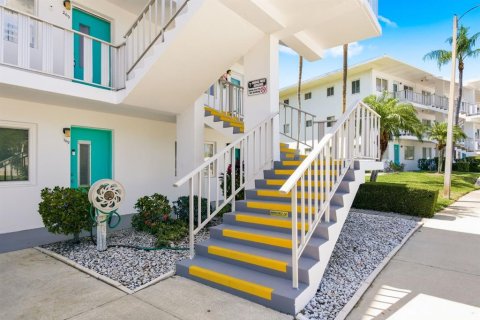 Condominio en venta en Seminole, Florida, 1 dormitorio, 59.27 m2 № 2205750 - foto 7