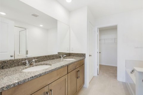 Townhouse in Oviedo, Florida 3 bedrooms, 170.57 sq.m. № 2103316 - photo 18