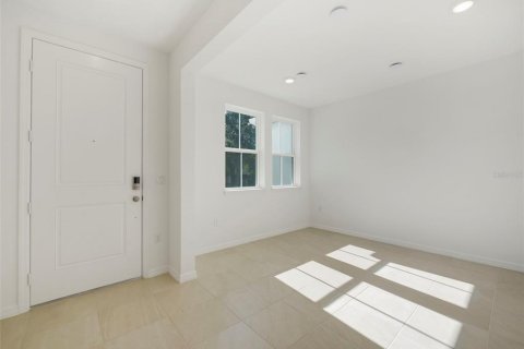 Townhouse in Oviedo, Florida 3 bedrooms, 170.57 sq.m. № 2103316 - photo 4