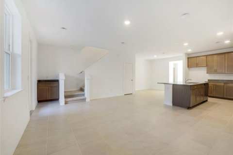Townhouse in Oviedo, Florida 3 bedrooms, 170.57 sq.m. № 2103316 - photo 13
