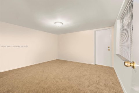 House in Miami, Florida 4 bedrooms, 231.88 sq.m. № 1890255 - photo 15