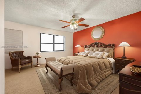 House in Miami, Florida 4 bedrooms, 231.88 sq.m. № 1890255 - photo 21
