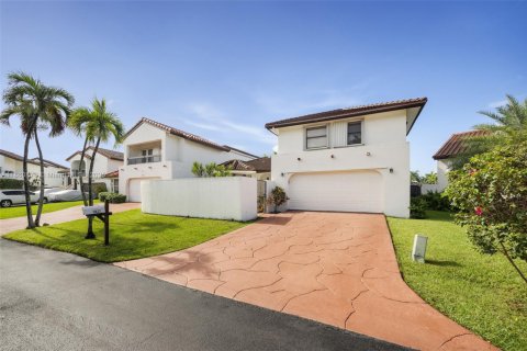 House in Miami, Florida 4 bedrooms, 231.88 sq.m. № 1890255 - photo 2
