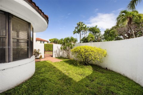 House in Miami, Florida 4 bedrooms, 231.88 sq.m. № 1890255 - photo 3