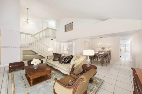 House in Miami, Florida 4 bedrooms, 231.88 sq.m. № 1890255 - photo 9