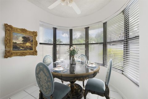 House in Miami, Florida 4 bedrooms, 231.88 sq.m. № 1890255 - photo 14