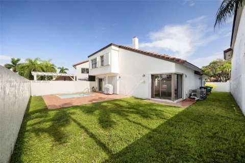House in Miami, Florida 4 bedrooms, 231.88 sq.m. № 1890255 - photo 27