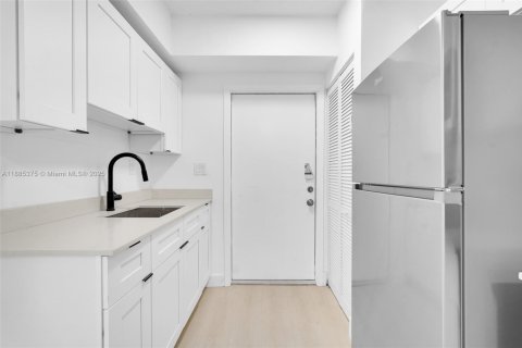 Appartement à louer à Miami, Floride: 2 chambres, 255.67 m2 № 1931517 - photo 12