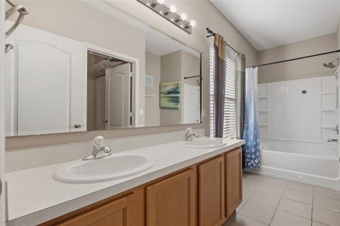 Condo in Winter Garden, Florida, 2 bedrooms  № 2418909 - photo 16