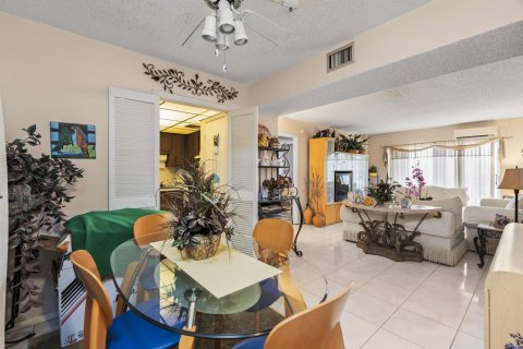 Condo in Lauderhill, Florida, 2 bedrooms  № 2183038 - photo 6