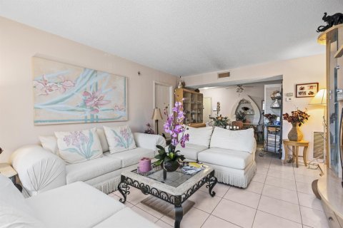 Condo in Lauderhill, Florida, 2 bedrooms  № 2183038 - photo 3