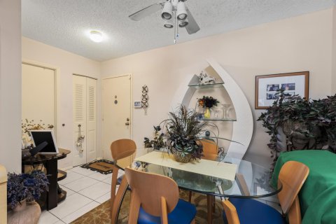 Condo in Lauderhill, Florida, 2 bedrooms  № 2183038 - photo 5