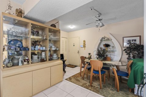 Condo in Lauderhill, Florida, 2 bedrooms  № 2183038 - photo 4
