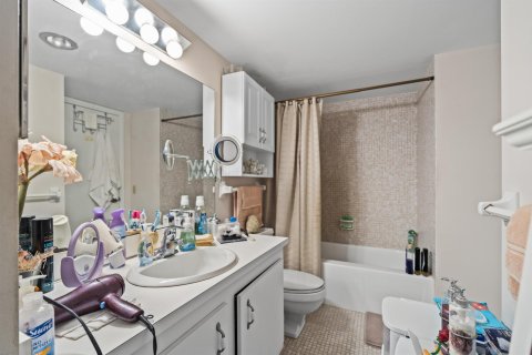 Condo in Lauderhill, Florida, 2 bedrooms  № 2183038 - photo 16