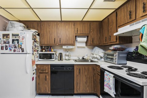 Condo in Lauderhill, Florida, 2 bedrooms  № 2183038 - photo 8