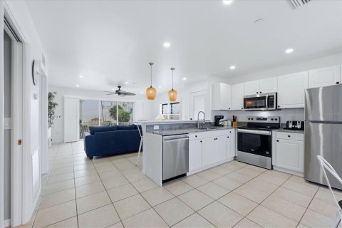 Immobilier commercial à vendre à Englewood, Floride: 4 chambres, 246.38 m2 № 2267187 - photo 30