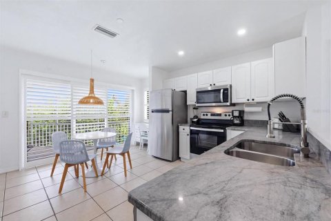Immobilier commercial à vendre à Englewood, Floride: 4 chambres, 246.38 m2 № 2267187 - photo 8