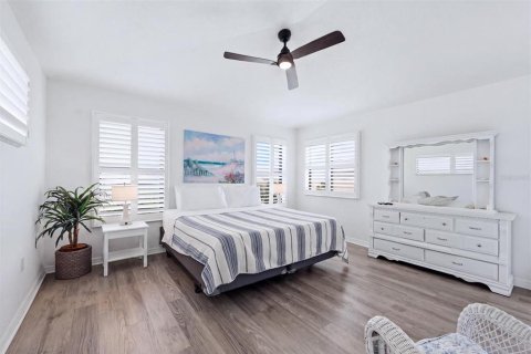 Immobilier commercial à vendre à Englewood, Floride: 4 chambres, 246.38 m2 № 2267187 - photo 15