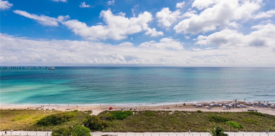 Кондоминиум с 4 спальнями в Серфсайд, Флорида № 1974216