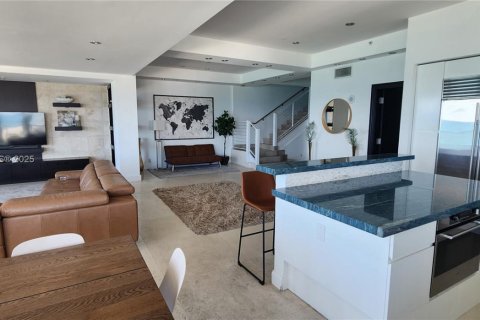 Снять в аренду кондоминиум в Серфсайд, Флорида 4 спальни, 263.66м2, № 1974216 - фото 13