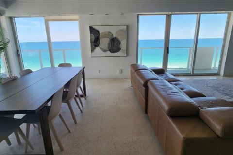 Снять в аренду кондоминиум в Серфсайд, Флорида 4 спальни, 263.66м2, № 1974216 - фото 16
