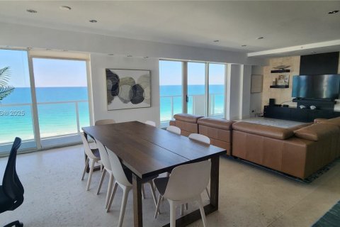 Снять в аренду кондоминиум в Серфсайд, Флорида 4 спальни, 263.66м2, № 1974216 - фото 15