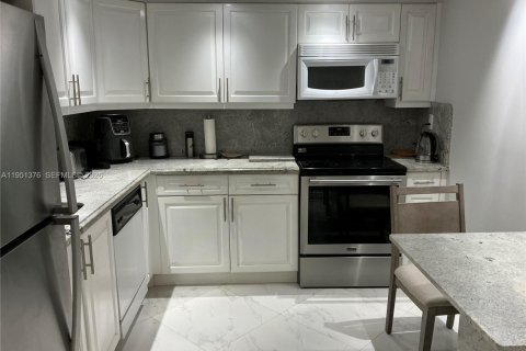 Снять в аренду кондоминиум в Халландейл-Бич, Флорида 2 спальни, 104.98м2, № 2006044 - фото 9