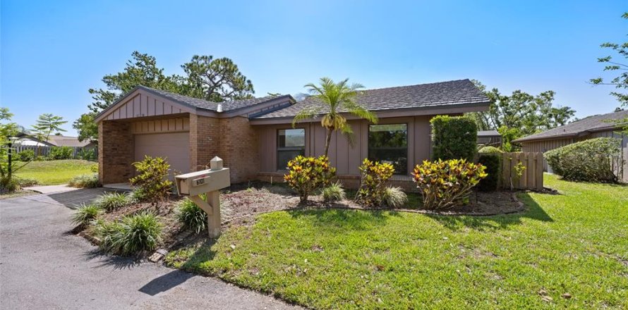 House in Bradenton, Florida 3 bedrooms, 177.35 sq.m. № 1755103