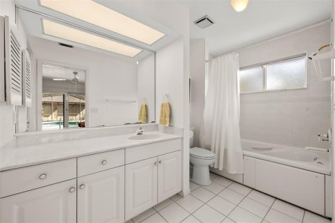 House in Bradenton, Florida 3 bedrooms, 177.35 sq.m. № 1755103 - photo 20
