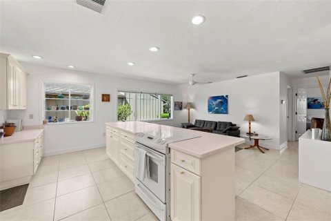 House in Bradenton, Florida 3 bedrooms, 177.35 sq.m. № 1755103 - photo 15