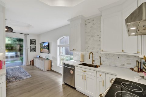 Купить виллу или дом в Пальметто-Бей, Флорида 3 спальни, 136.29м2, № 2005427 - фото 12