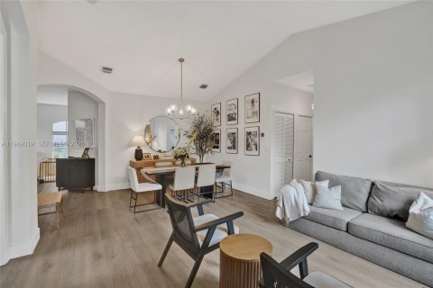 Купить виллу или дом в Пальметто-Бей, Флорида 3 спальни, 136.29м2, № 2005427 - фото 3