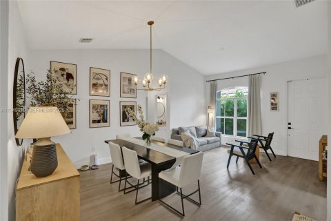 Купить виллу или дом в Пальметто-Бей, Флорида 3 спальни, 136.29м2, № 2005427 - фото 7