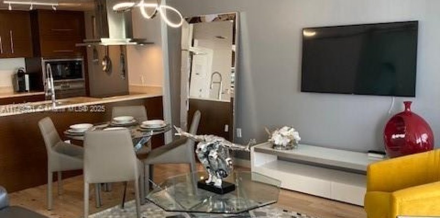 Кондоминиум с 1 спальней в Майами, Флорида № 1961264