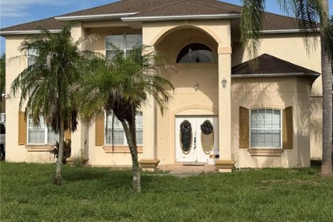 House in Orlando, Florida 4 bedrooms, 329.43 sq.m. № 2225112