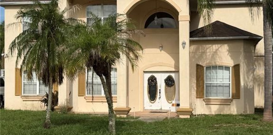 House in Orlando, Florida 4 bedrooms, 329.43 sq.m. № 2225112