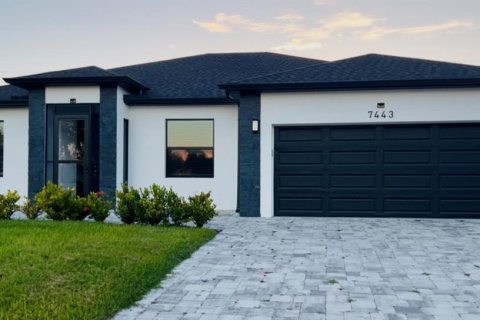House in Englewood, Florida 3 bedrooms, 124.86 sq.m. № 1914610 - photo 1