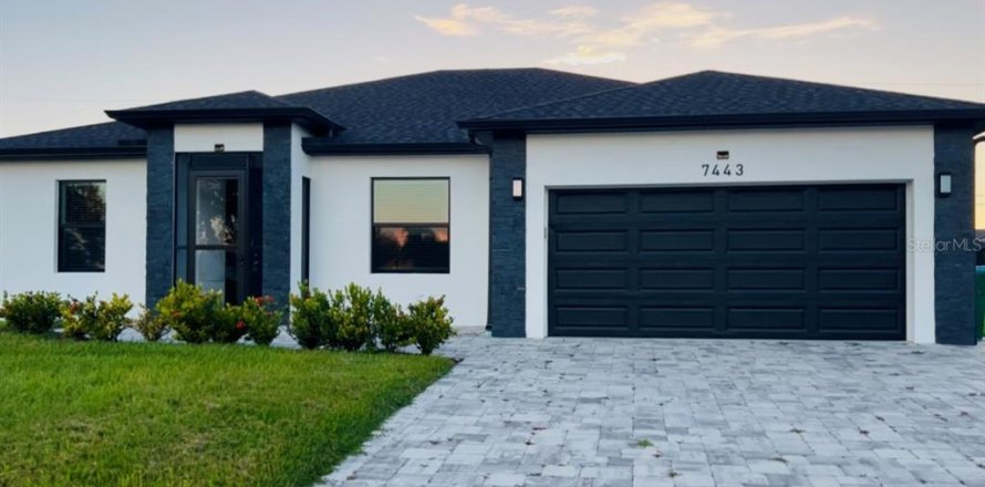 House in Englewood, Florida 3 bedrooms, 124.86 sq.m. № 1914610