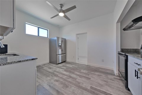 House in Englewood, Florida 3 bedrooms, 124.86 sq.m. № 1914610 - photo 18