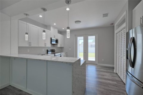 House in Englewood, Florida 3 bedrooms, 124.86 sq.m. № 1914610 - photo 3