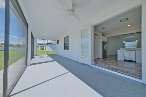 House in Englewood, Florida 3 bedrooms, 124.86 sq.m. № 1914610 - photo 29