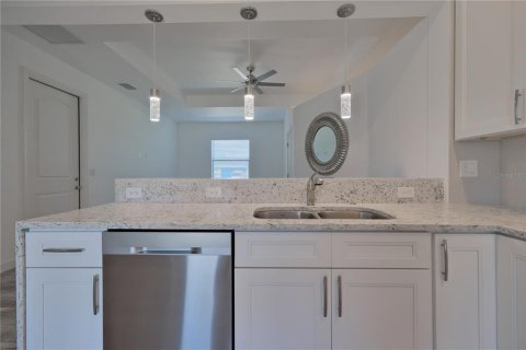 House in Englewood, Florida 3 bedrooms, 124.86 sq.m. № 1914610 - photo 5