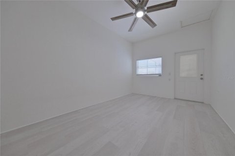 House in Englewood, Florida 3 bedrooms, 124.86 sq.m. № 1914610 - photo 25